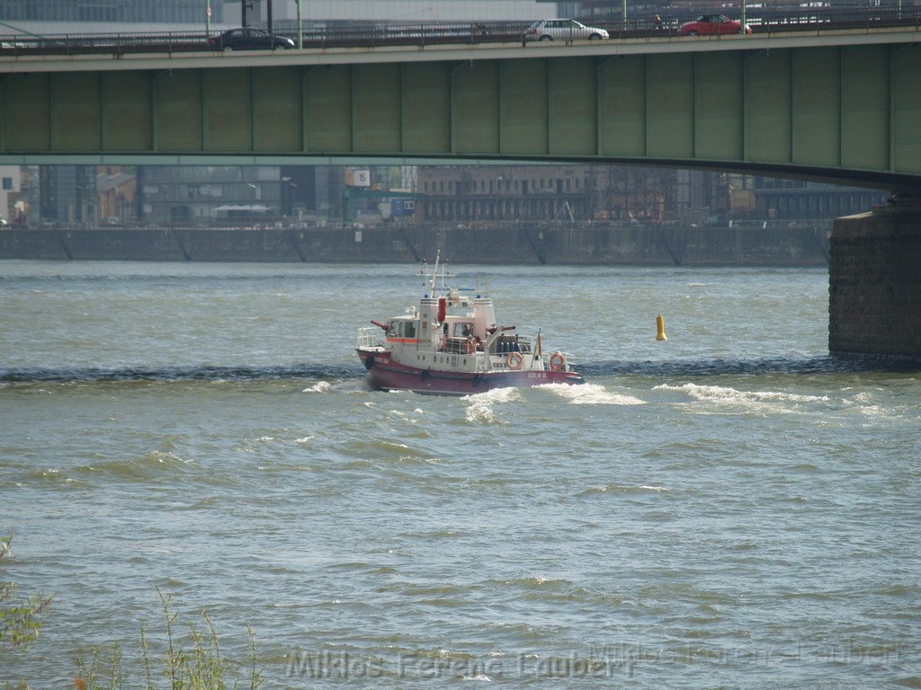 Uebungsfahrt Loeschboot und Ursula P61.JPG